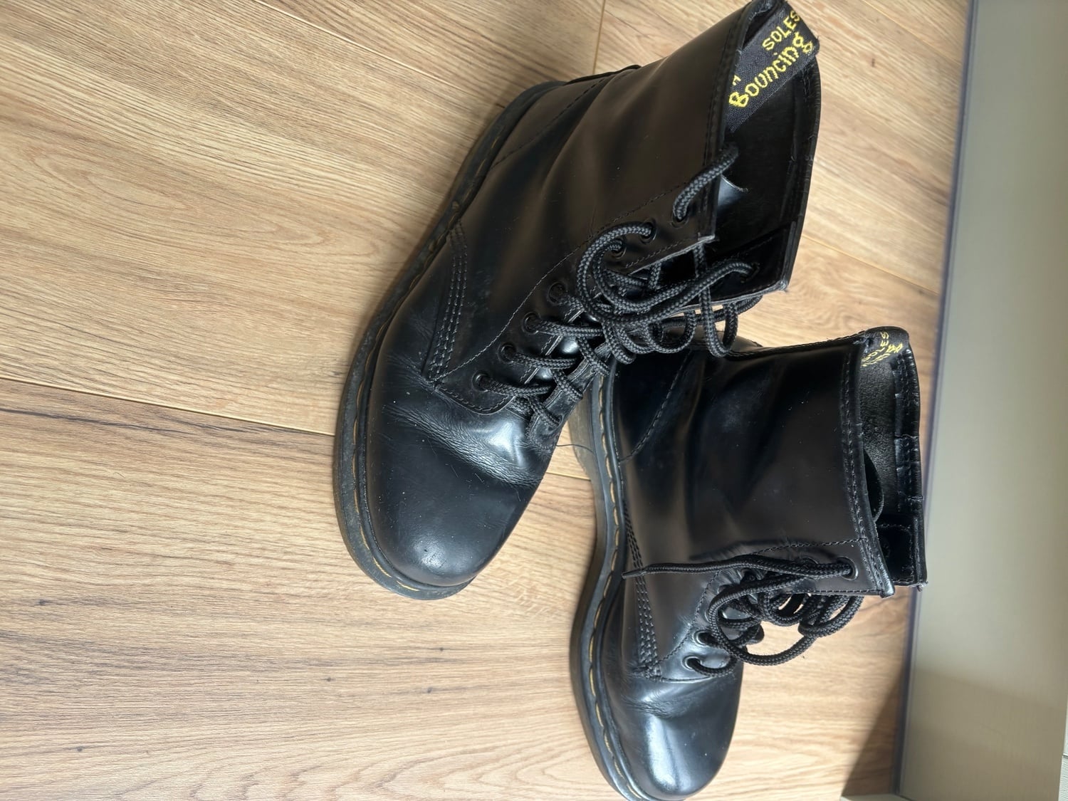 Dr Martens women’s black boots