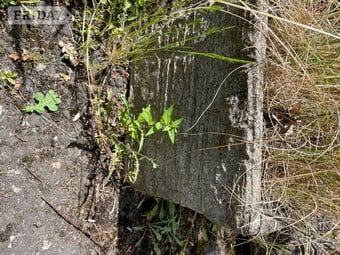 ANTIQUE SQUARE PLANTER