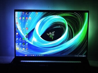 Razer Blade 18 2025 Dual 4K UHD+240Hz | FHD+440Hz Gaming Laptop