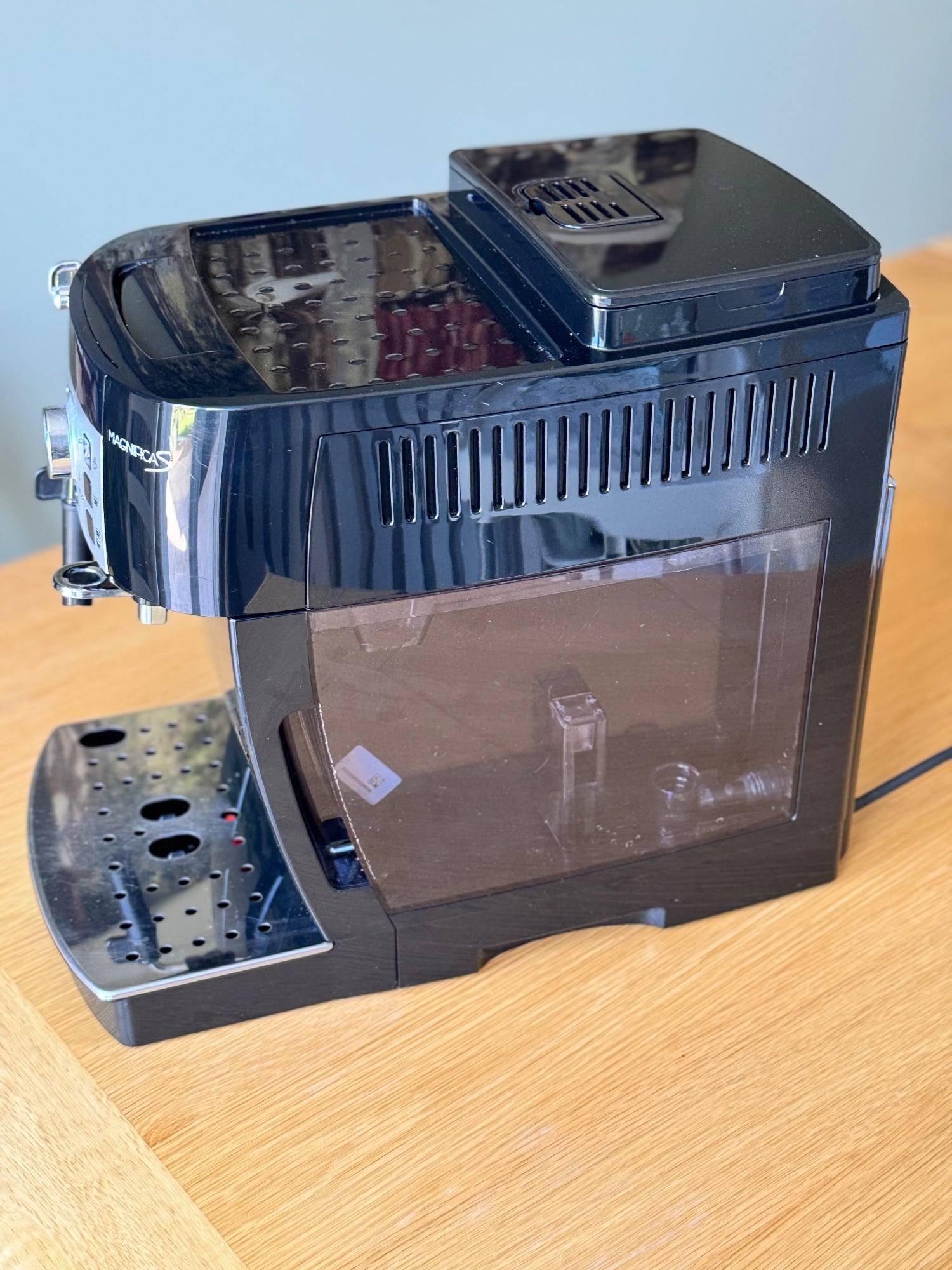 Hailsham Delonghi Magnifica S Coffee Maker