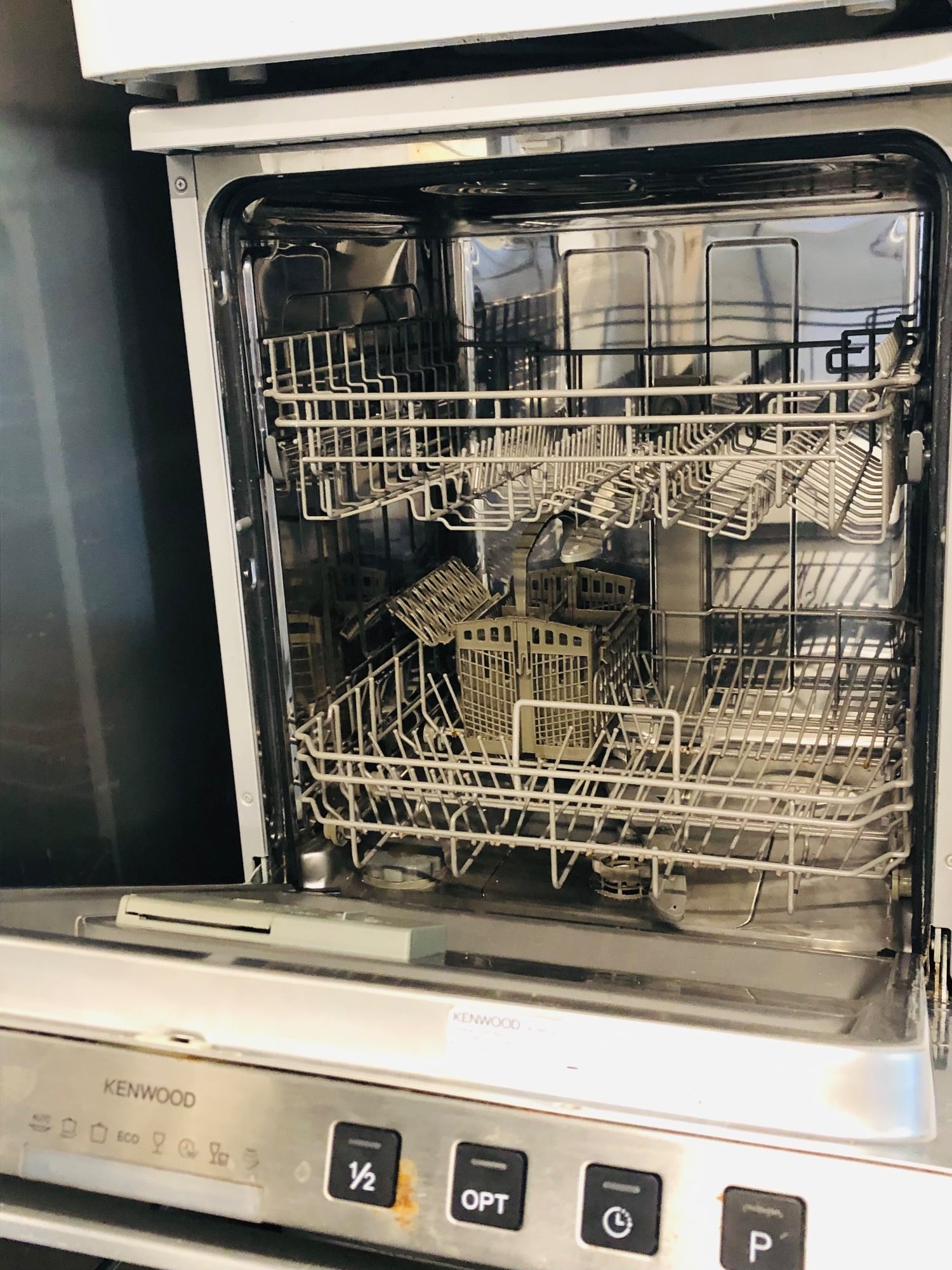 Kenwood full size dishwasher works perfectly 