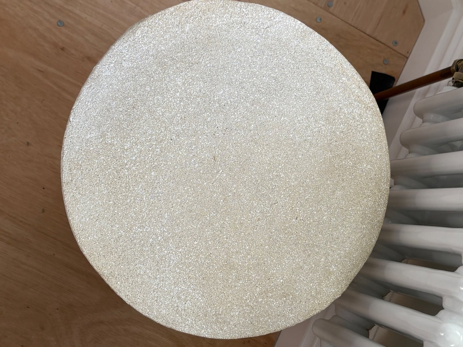 Resin cream rainbow side table 