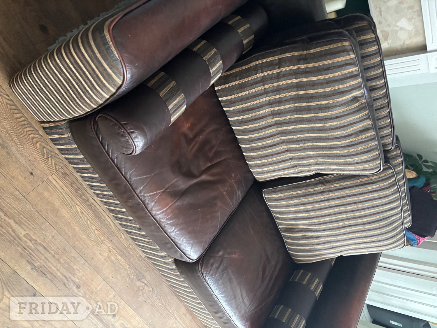 Worthing Good quality Leather 2 seater sofa    
