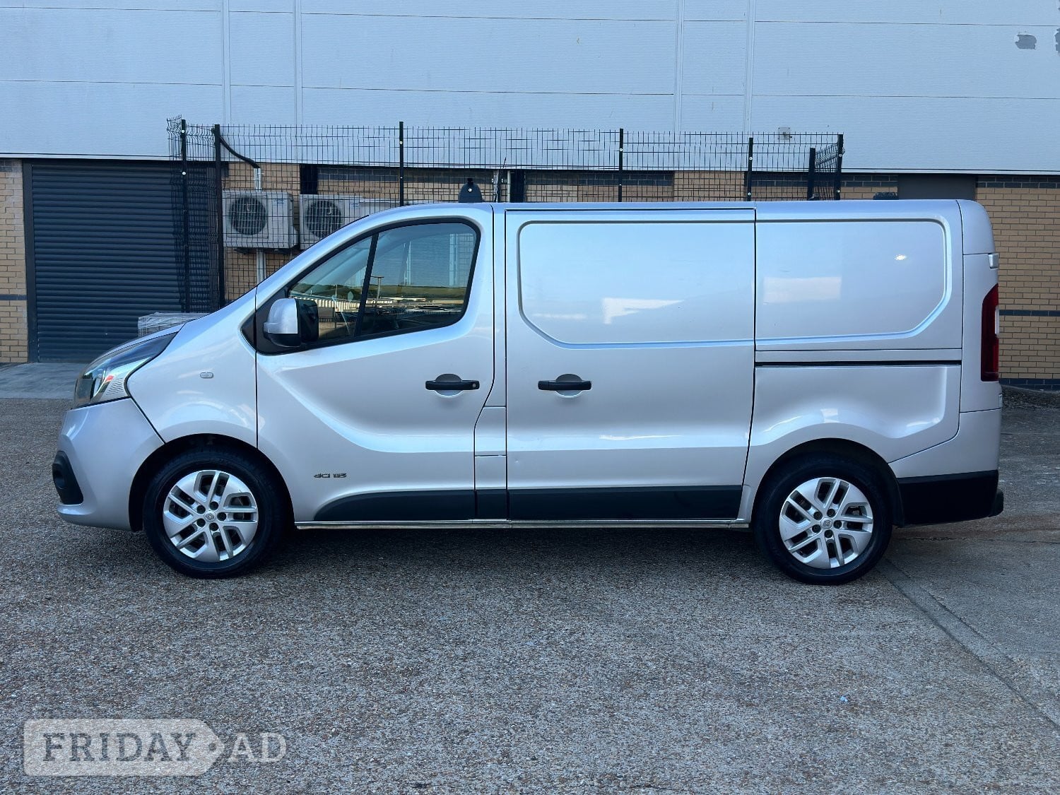 [ berth ]Renault Trafic