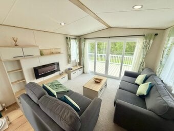 Stunning 2 Bed Caravan With Full Decking 