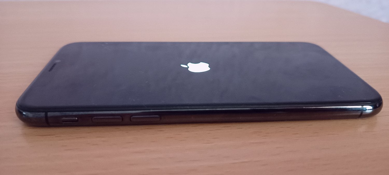 fautly apple iphone x mobile phone with free postage - Phones & Accessories in St. Neots