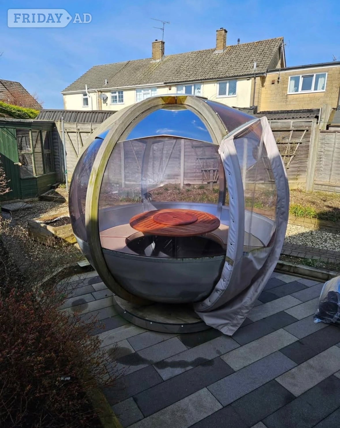 Ornate Garden rotating garden seating pod, Good condition,no leak