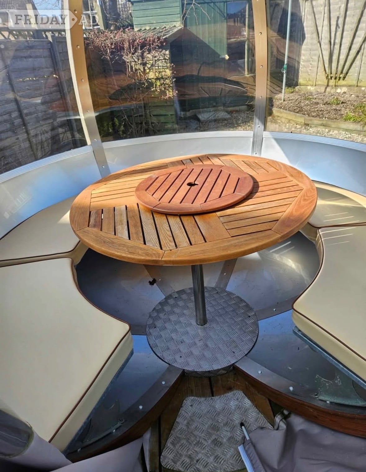 Leeds Ornate Garden rotating garden seating pod, Good condition,no leak