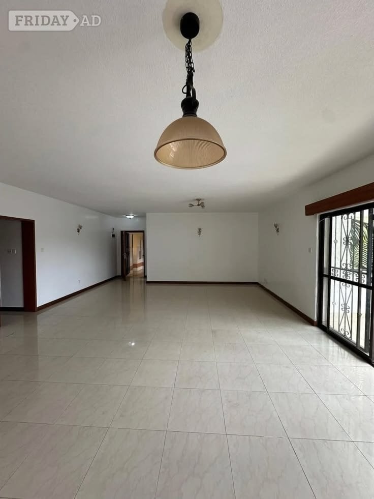 Single-story ranch-style flat