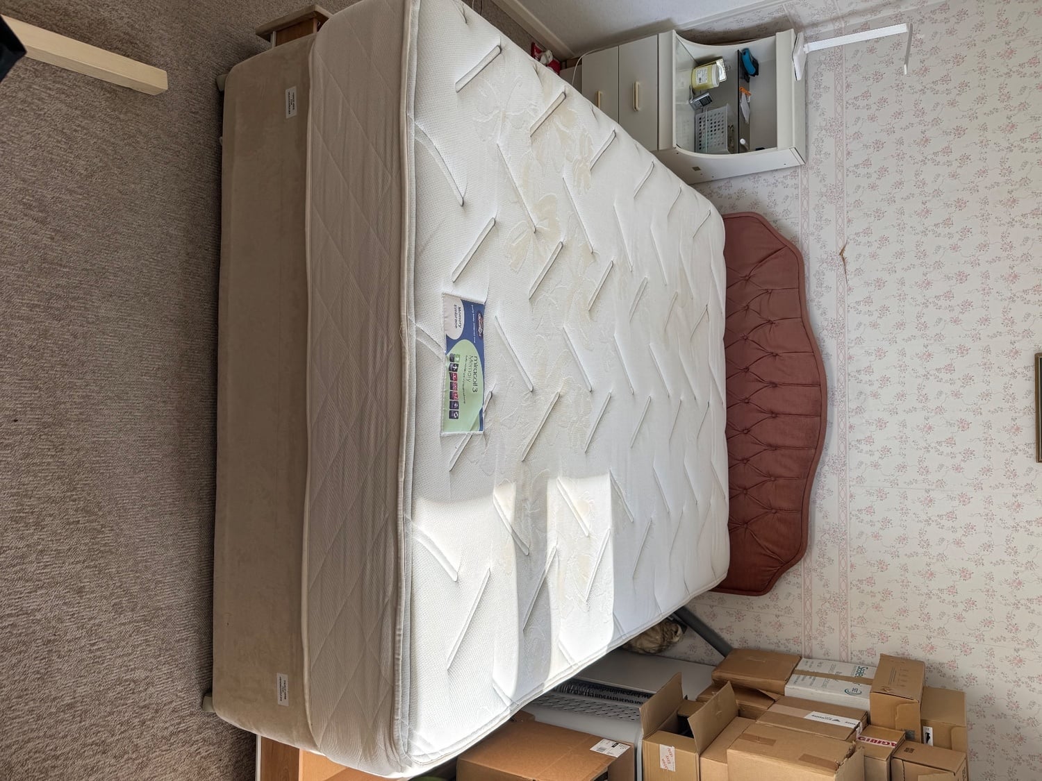 Silentnight king size divan bed with 4 drawers headboard and 3 duvets 