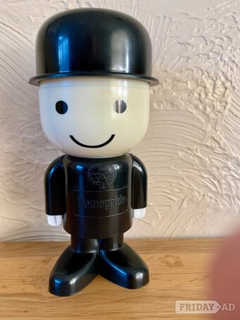“Fred” Homepride flour shaker