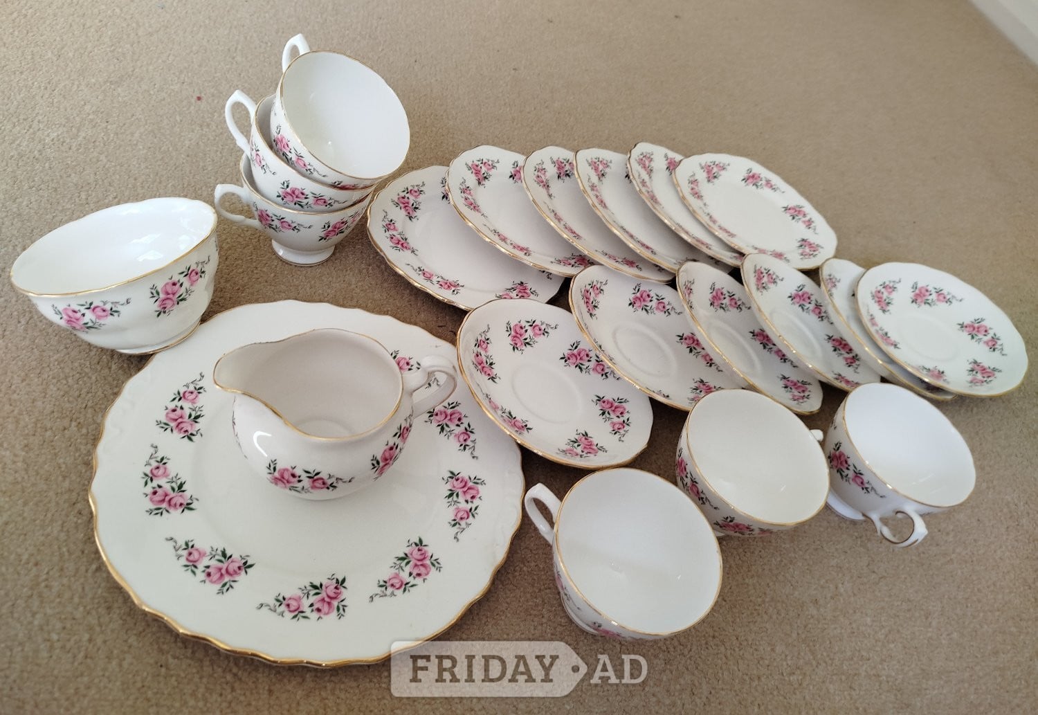 Lovely rosebud pattern antique 1940's Royal Malvern Tea Set in Robertsbridge