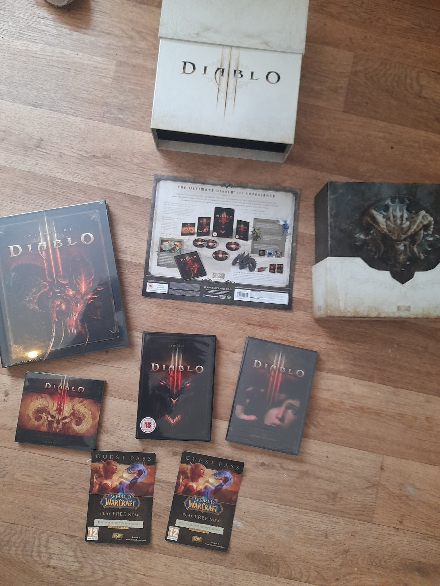 Boxed Diablo 3 set-read notes