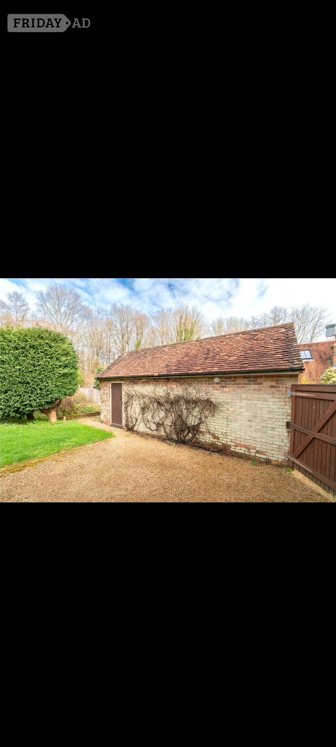 3 Bed Detached House - Houses & Bungalows in Heathfield