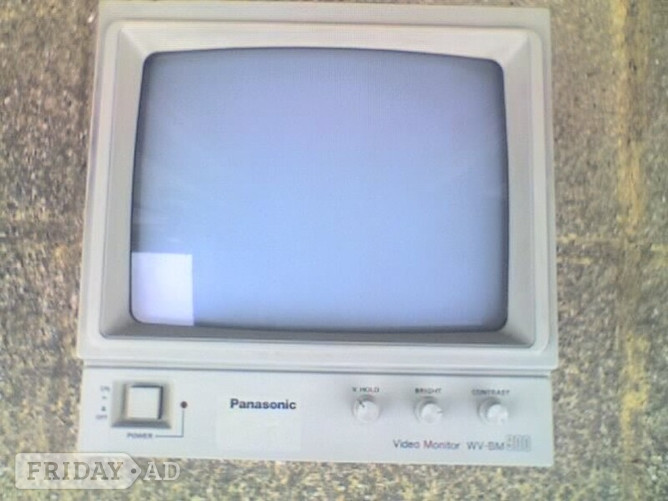 PANASONIC Model WV-BM900 BNC Input Black & White Screen 9" Video Monitor Mains / 12v DC  USED   B2