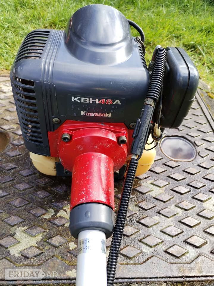 Kawasaki large powerful 48cc professional strimmer with harness