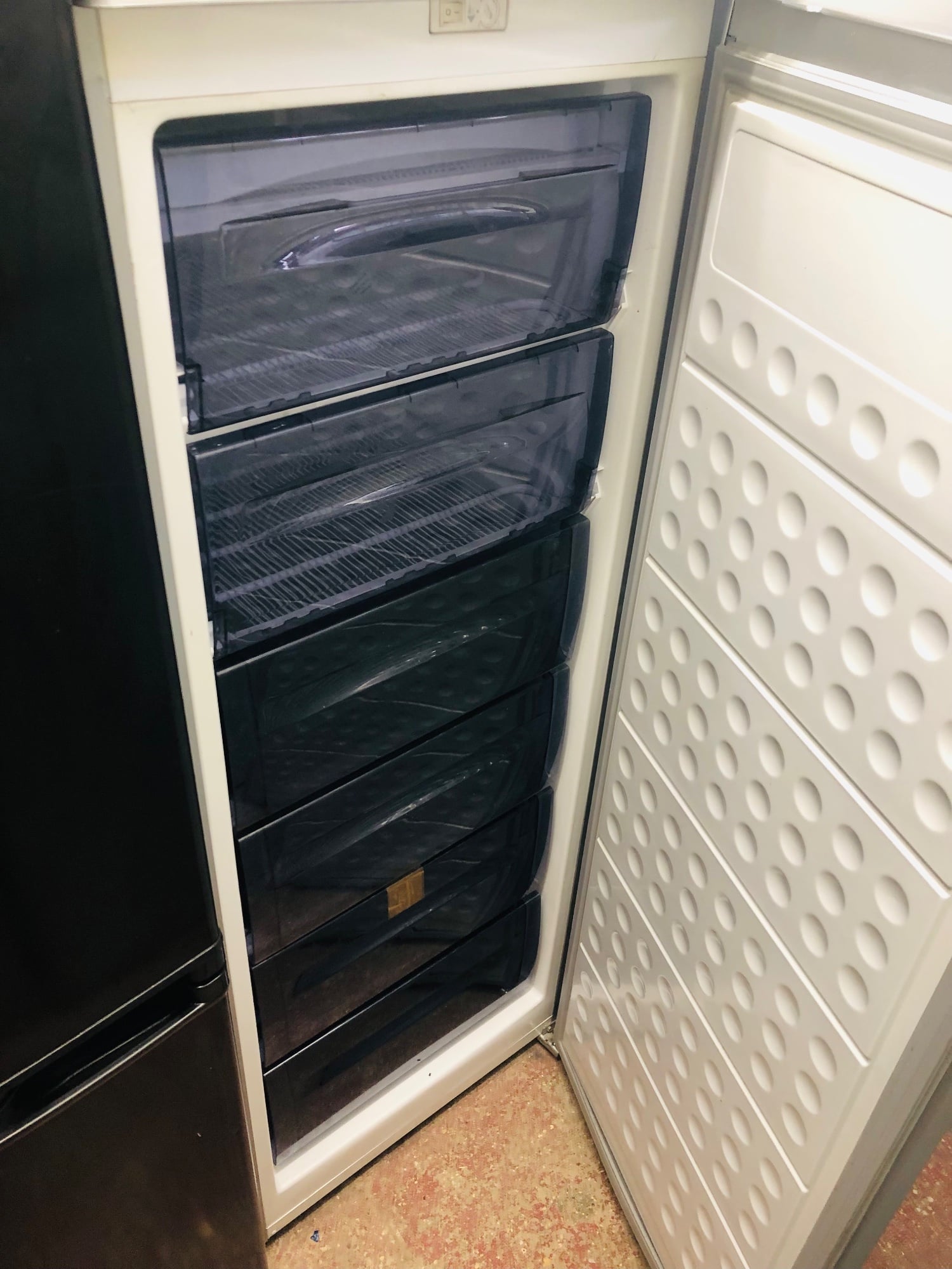 Swan free standing frost free freezer in silver colour 