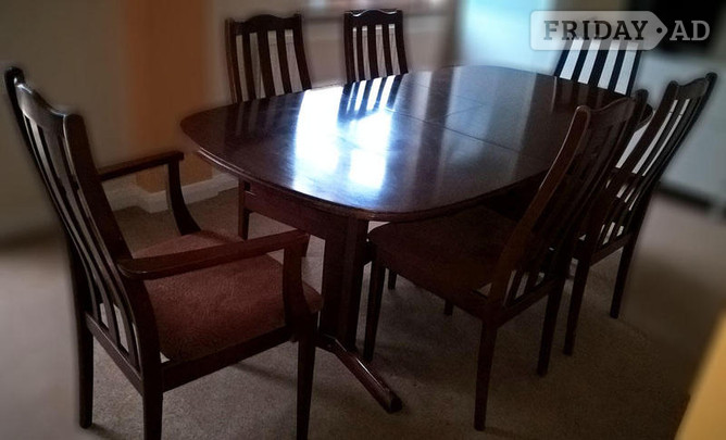 Excellent extendable table with chairs in Mahogany - Antiques & Collectables in Redhill