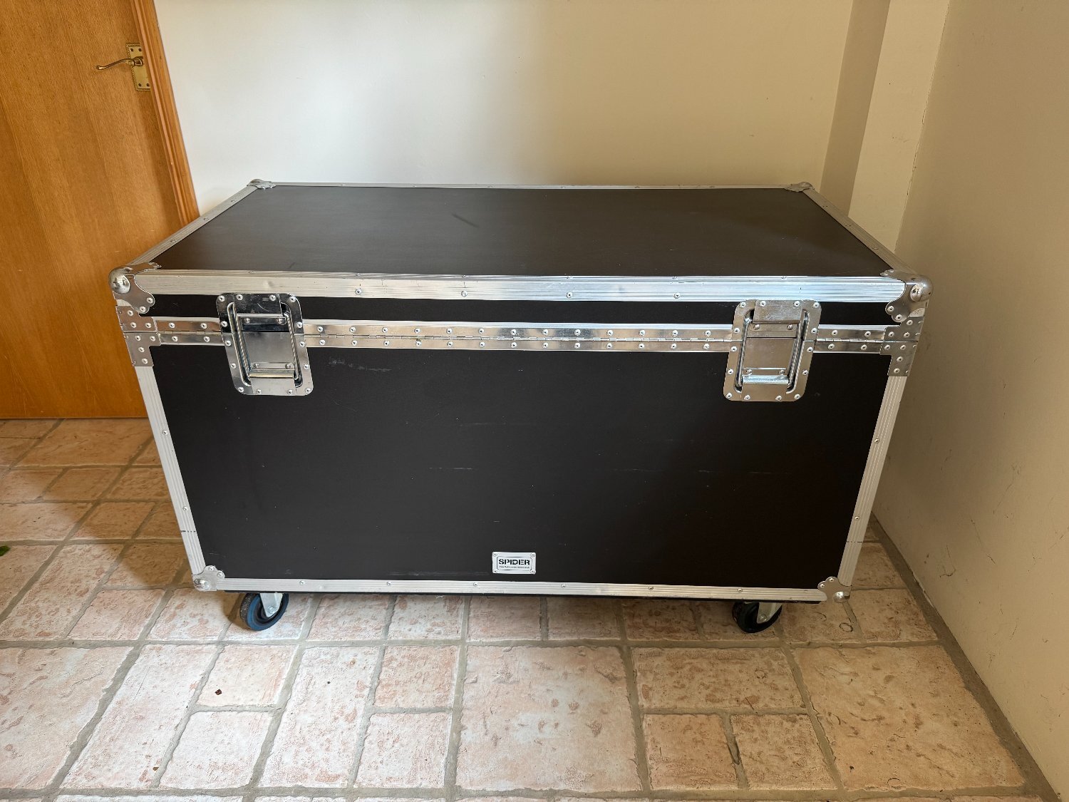 Hassocks Flightcase Warehouse Spider Large Flight Case Road Trunk