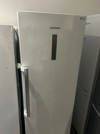 SAMSUNG TALL FRIDGE