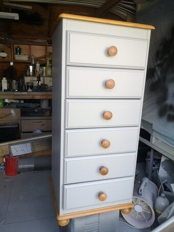 chest of drawers