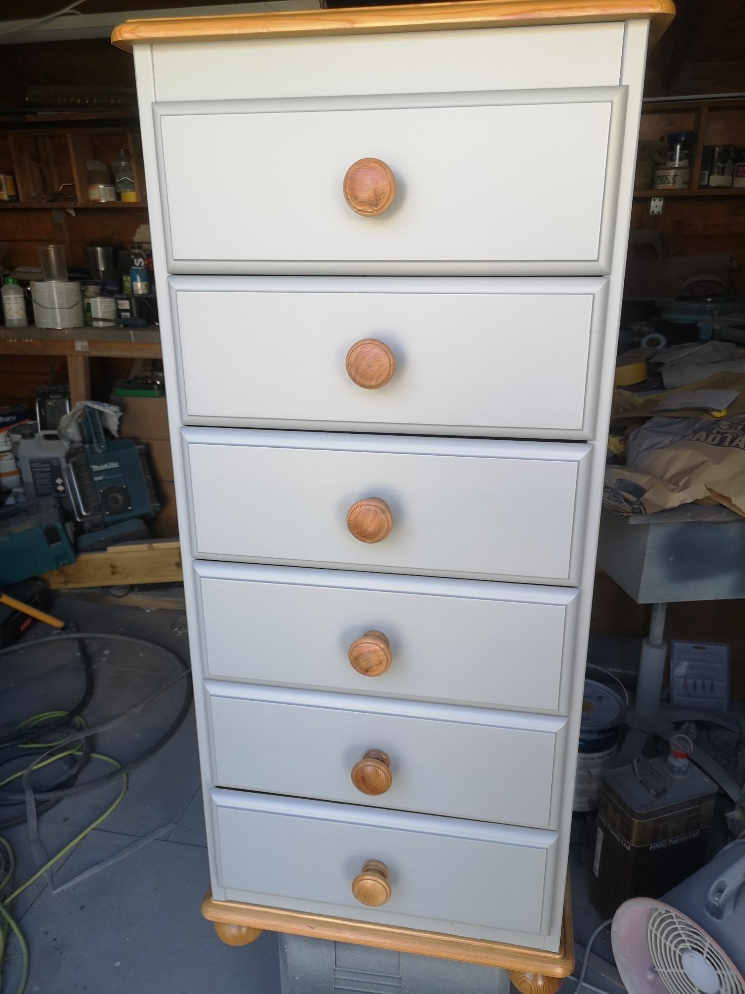 chest of drawers
