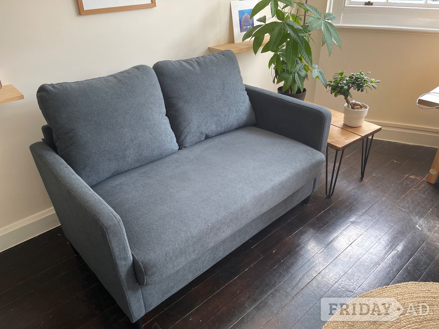 Stylish 2-seater sofa - Furniture in Brighton