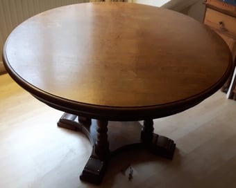 Round TABLE 119cm diameter, 74cm high