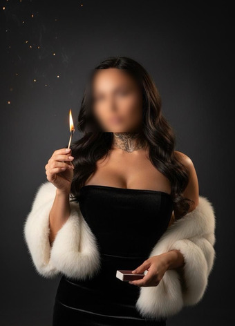 Maddie is a sexy treat for you tonight!