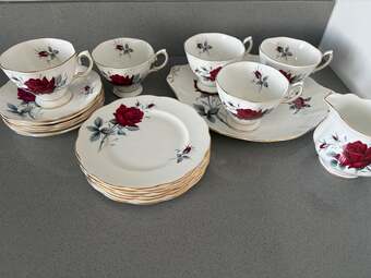 Royal Albert Bone China Sweet Romance