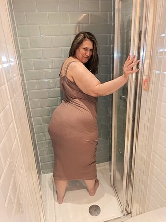 CURVY KATRINA ANDRAS