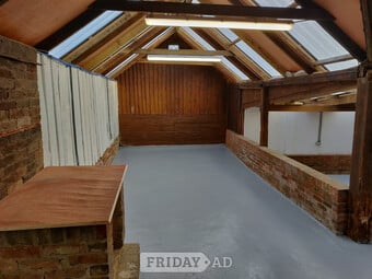 100m2 Storage unit to rent