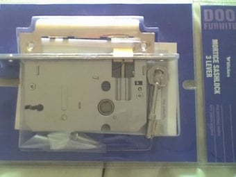 NEW - WICKES Chrome 3 Lever SashLock 64mm Fitting with 2 Keys