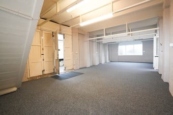 Large workshop close to Bexhill town centre with vehicular access