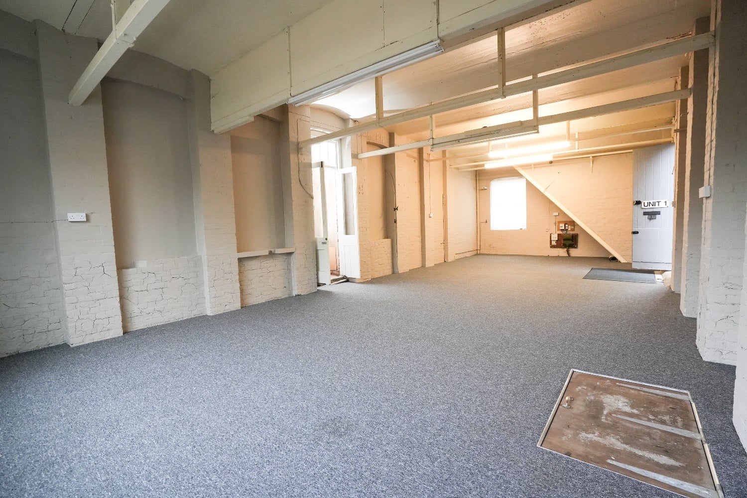 Large workshop close to Bexhill town centre with vehicular access