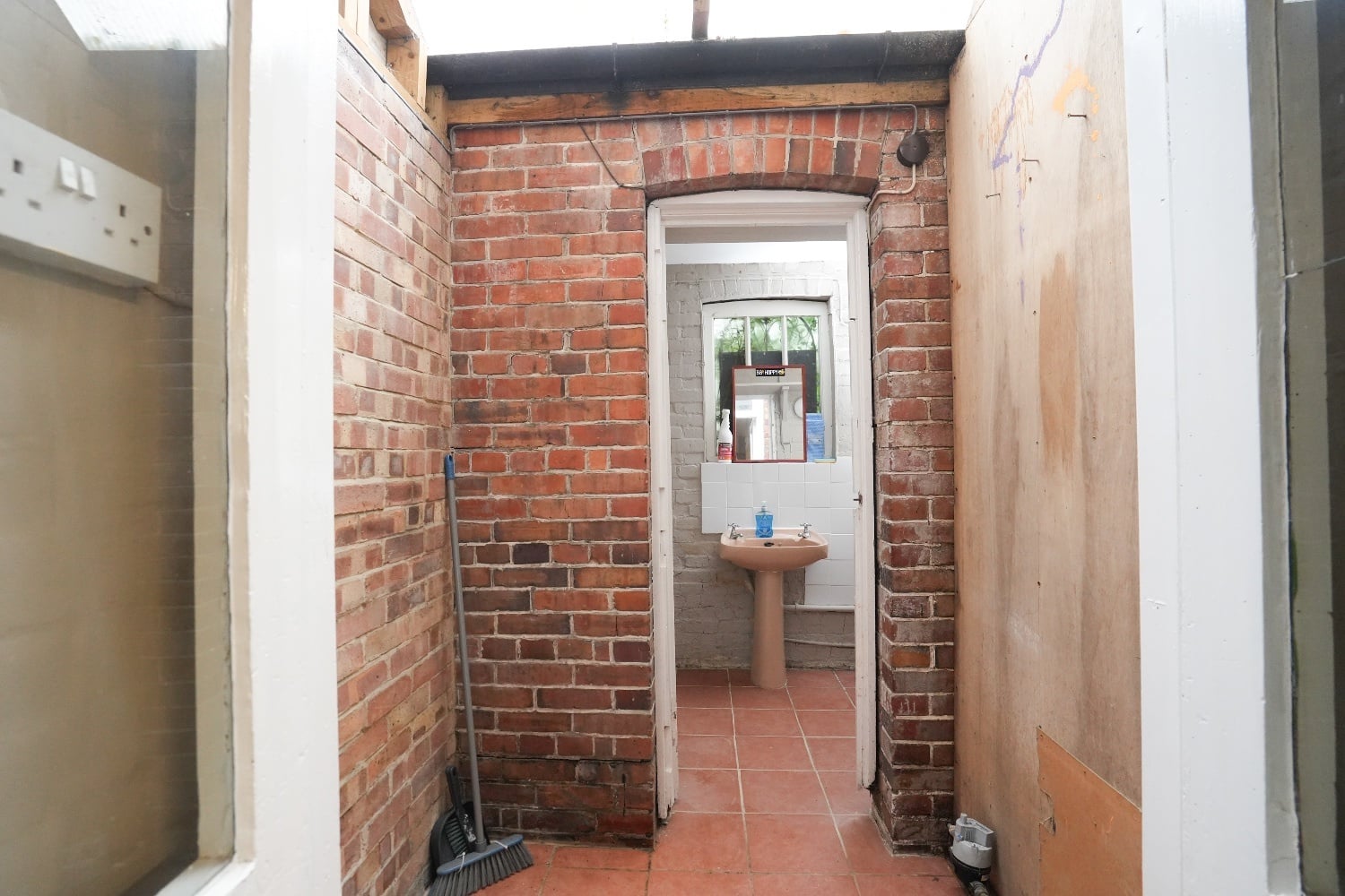 Bexhill-On-Sea Large workshop close to Bexhill town centre with vehicular access