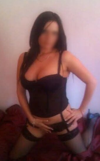 Sweetxjenni loves to tease and please 