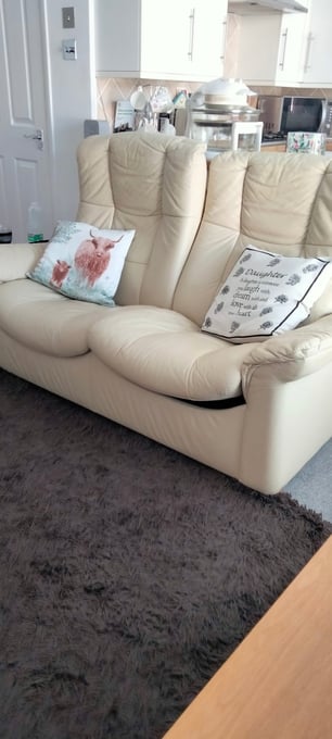 Restless 2seater reclining sofa & armchair