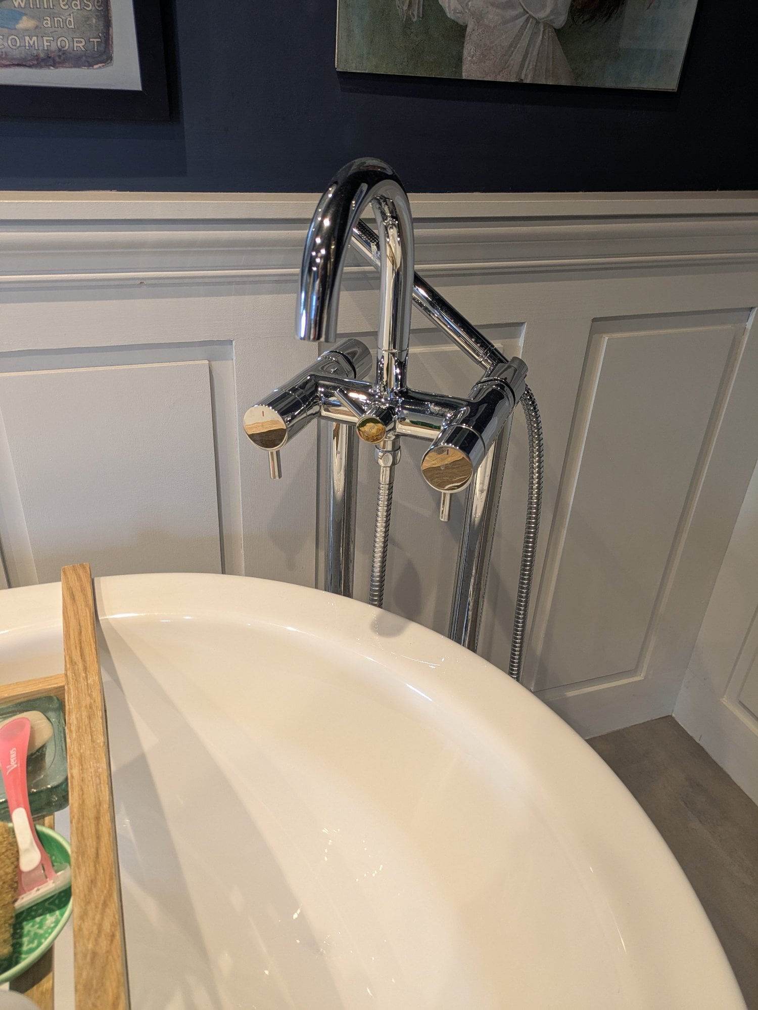 Freestanding claw foot Burlington bath 