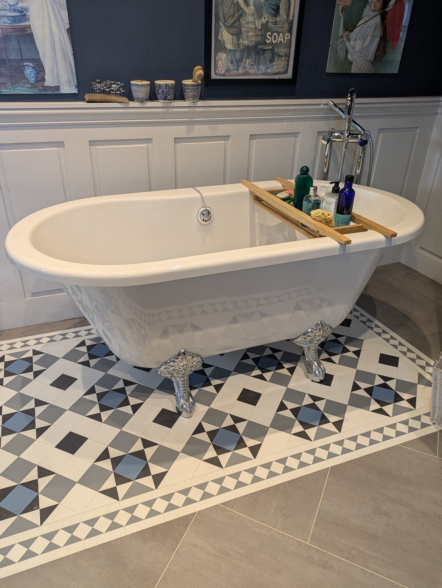 Freestanding claw foot Burlington bath  - Furniture in Lewes