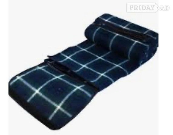 Bexhill-On-Sea NEW 105 x 135cm picnic blanket 