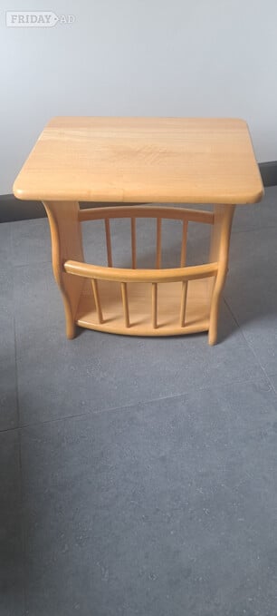 SIDE TABLE WITH INTEGRAL MAGAZINE RACK 