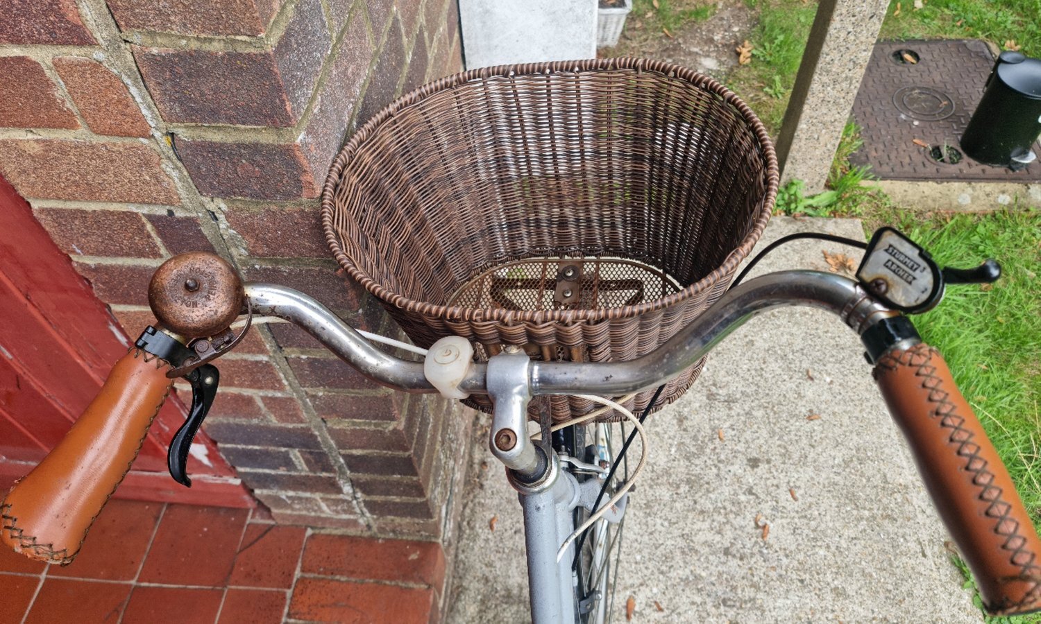 vintage Peugeot 3 Speed Ladies City Bike - Bicycles in Lewes