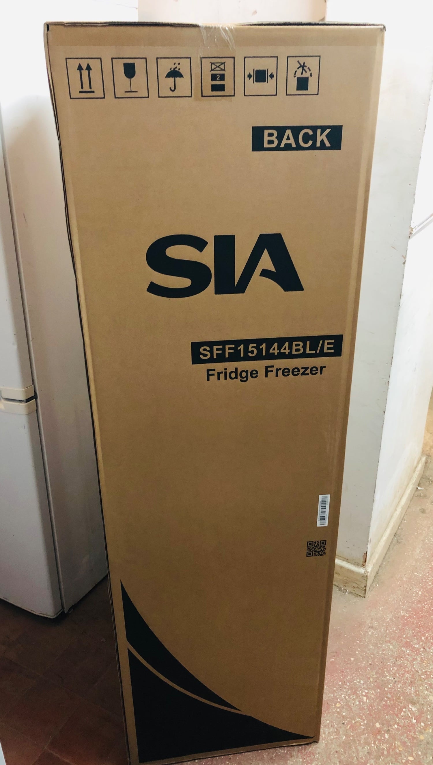 BRAND NEW BOXED SIA SSF15144BL/E fridge freezer-black colour 