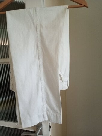white jeans with white belt 
