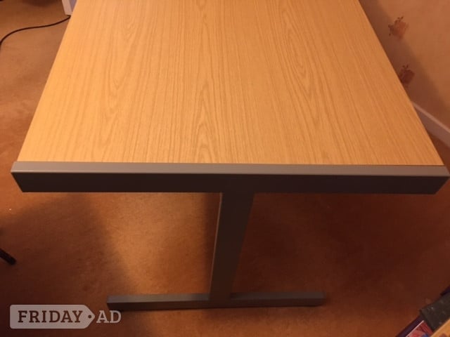OFFICE Desk with modesty panel 