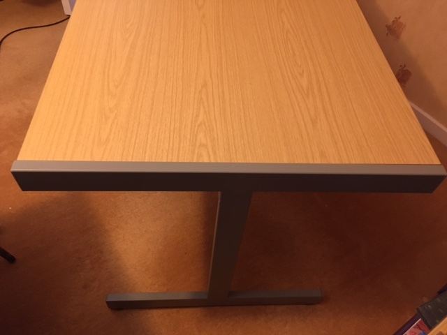 OFFICE Desk with modesty panel 