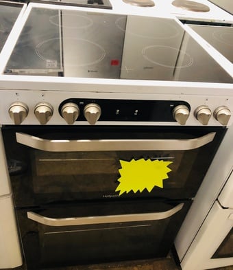 Hotpoint 60cm Wide Electric cooker with oven & grill like new 