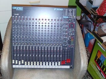 SOUNDCRAFT FX16 MIXER
