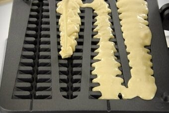 Commercial heavy duty waffle maker Lolly shape